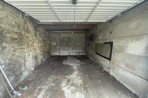 Garage (2).JPG