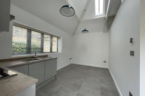 Kitchen (2).JPG