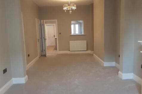 SITTING/DINING ROOM