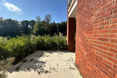PATIO 1.jpg