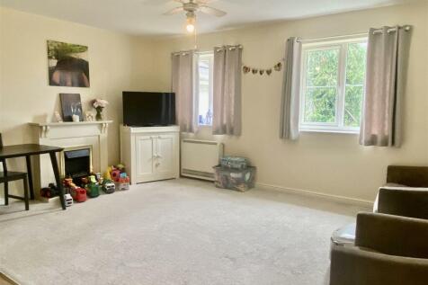 Living Room / Kitchen