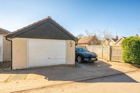 Detached Garage