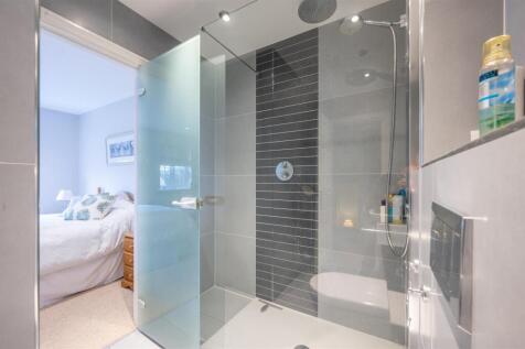 Jack &amp; Jill Shower Room