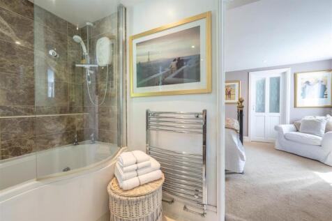 En-Suite Bathroom (Ground Floor)