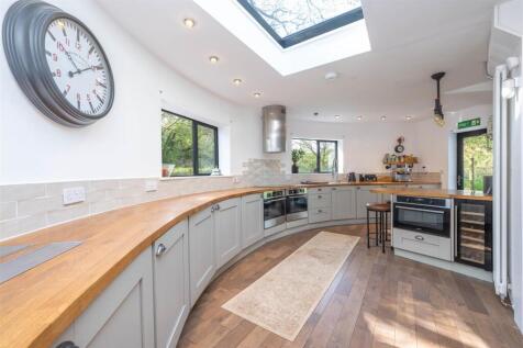 Kitchen (GROUND FLOOR)