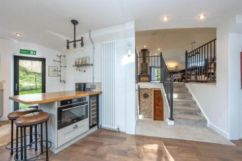 Kitchen (GROUND FLOOR)