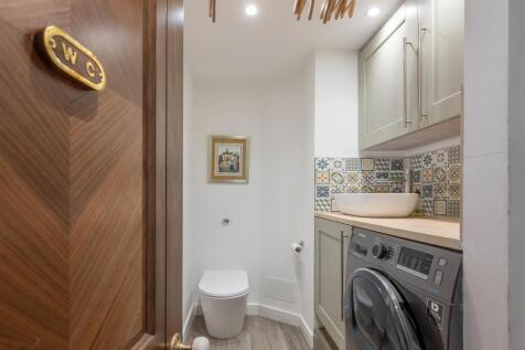 Utility Room/WC (LOWER GROUND FLOOR)