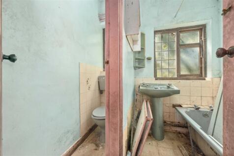 Ground Floor Bathroom/Separate WC