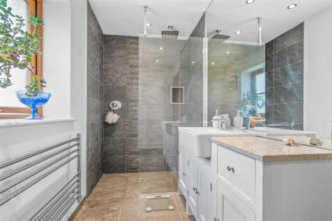 En-Suite Shower Room (Bedroom One)