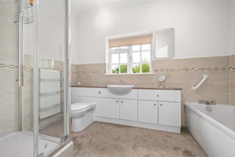 En-Suite Bathroom