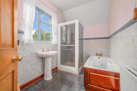 En-Suite Bathroom
