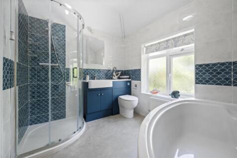 Re-Fitted Family Bathroom