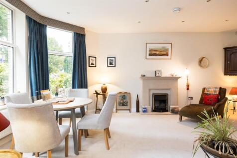 Sitting/Dining Room
