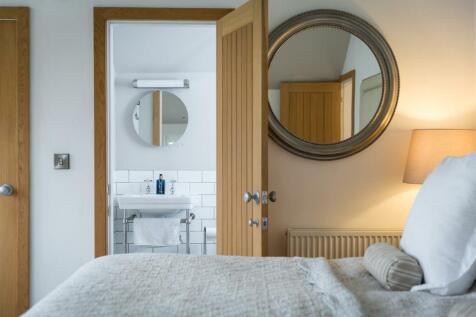 Gales Cottage - Principal Bedroom Suite