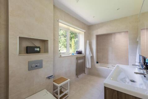 Bedroom 2 Suite