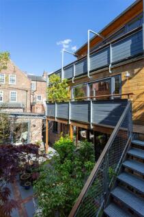 External Staircase &amp; Balcony