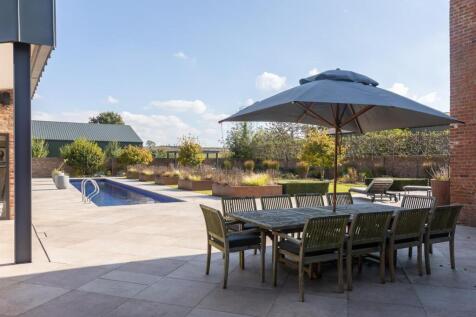 To terrace &amp; Pool