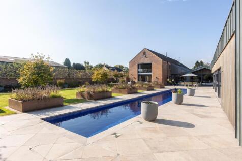 Pool &amp; House