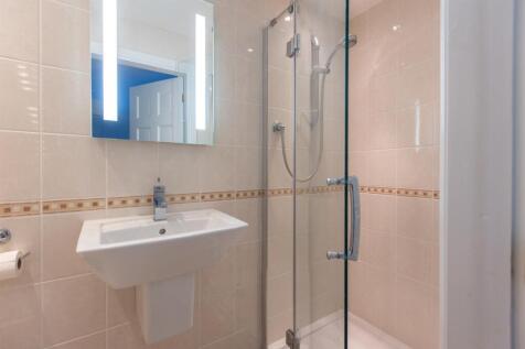 Farmhouse En Suite Bathroom