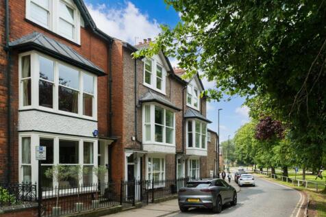 7 Clifton Green