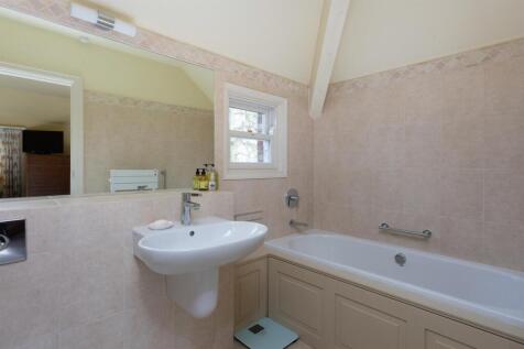 Bathroom 3 Suite