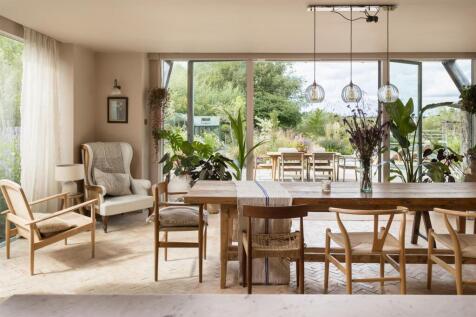 Kitchen dining room