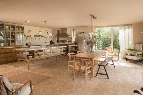 Kitchen dining room