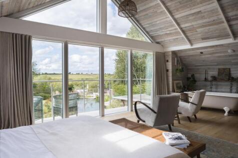 Principal bedroom suite