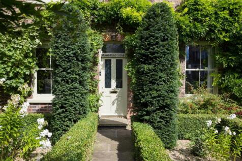 Front garden and entrance