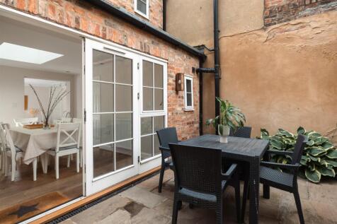 Dining Room opening into Courtyard