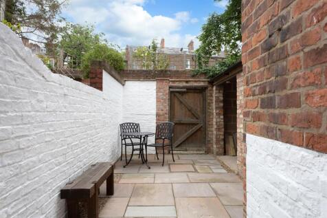 12 Queen Annes Road