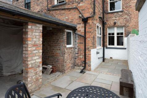 12 Queen Annes Road