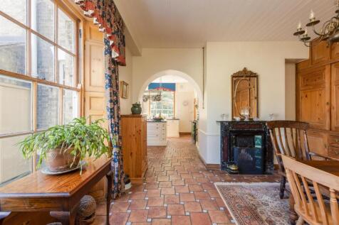 Breakfast Room to Kitchen