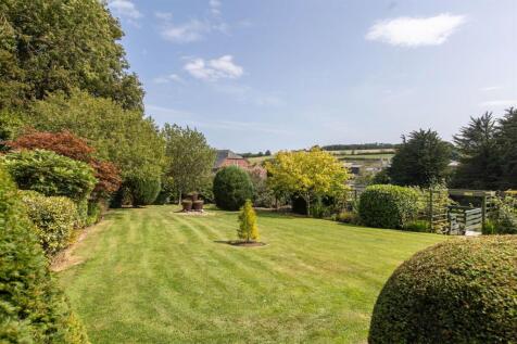 Lawned Gardens