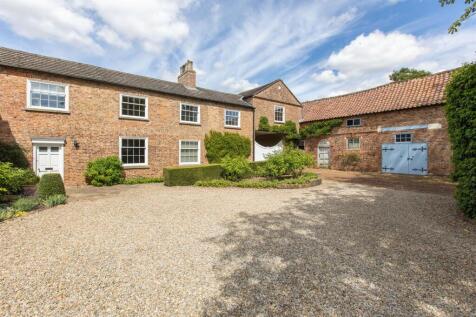 Front Drive &amp; Outbuildings