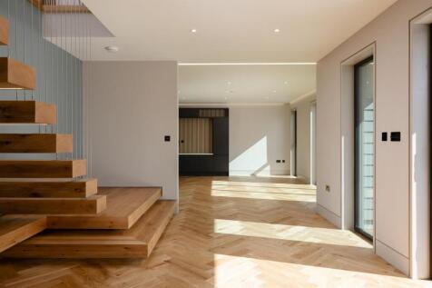 Entrance Hall to Dining/Family Room