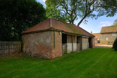 Outbuilding in Rear Garden