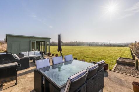 Summerhouse &amp; Terrace