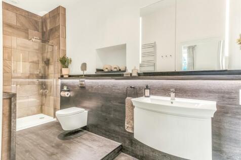 Bathroom 2.jpg