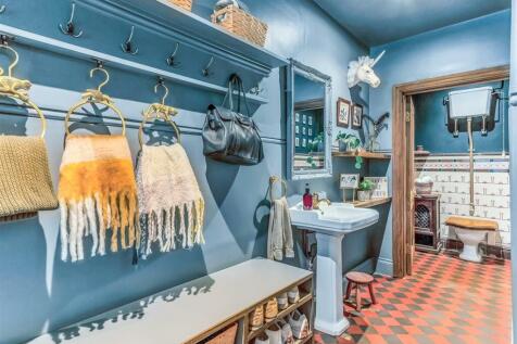 Boot room and WC.jpg
