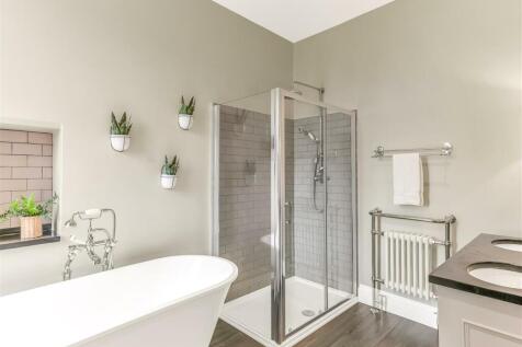 Bathroom 3.jpg