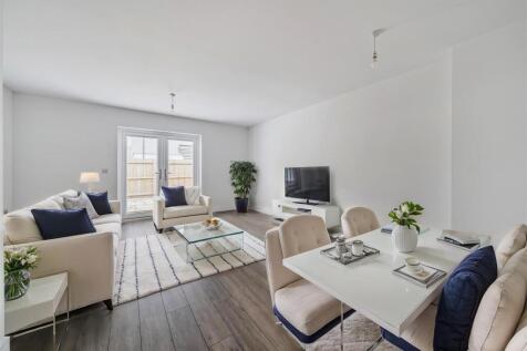 12 Penhaven living room.jpg