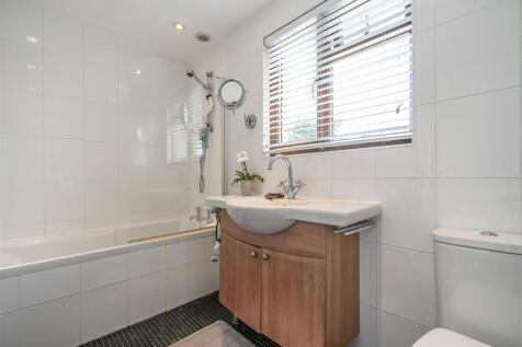 Bedroom 1 en-suite