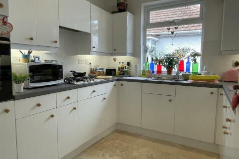 RE-FITTED KITCHEN