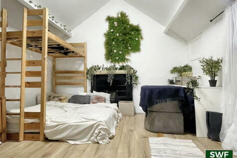 2ND FLOOR LOFT ROOM