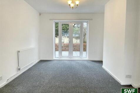 THROUGH LIVING/DINING ROOM