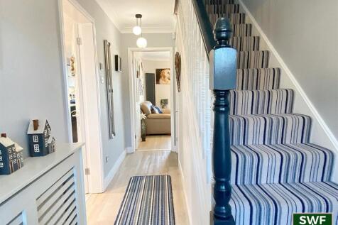 Hallway2.jpg