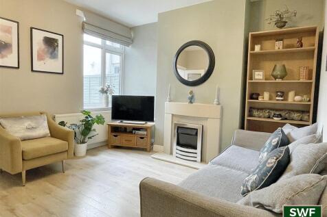 SITTING / DINING ROOM