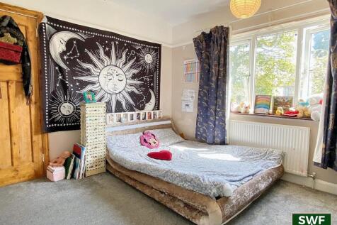Bed2.jpg