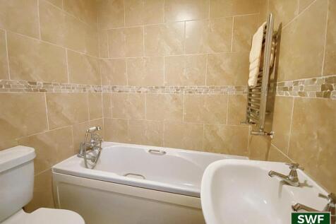 Ensuite1.jpg